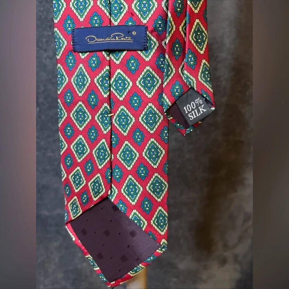 Oscar de la Renta Red and Blue Tie Sophisticated Style - Picture 7 of 11